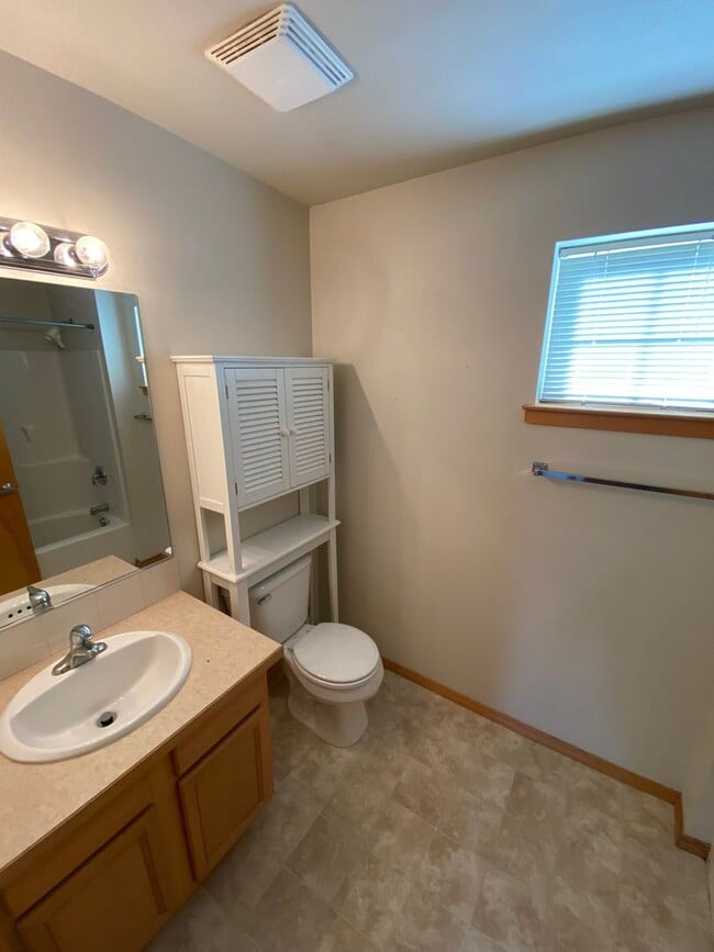 Photo - 1011 Bancroft St Unit 305