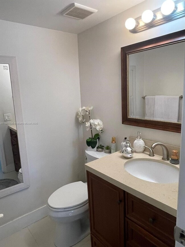 Photo - 2600 Collins Ave Unit 211