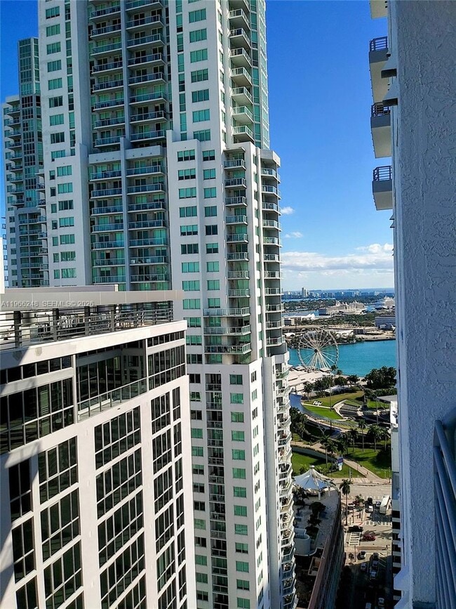 Photo - 133 NE 2nd Ave Unidad 3107