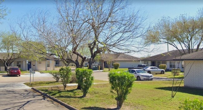 Photo - 402 Hinojosa Dr