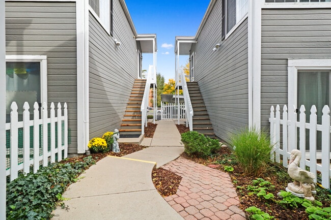 Courtyard going to Unit - 6200 E Iliff Ave