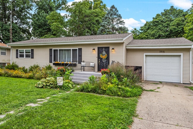 Photo - 1915 Lynwood Dr