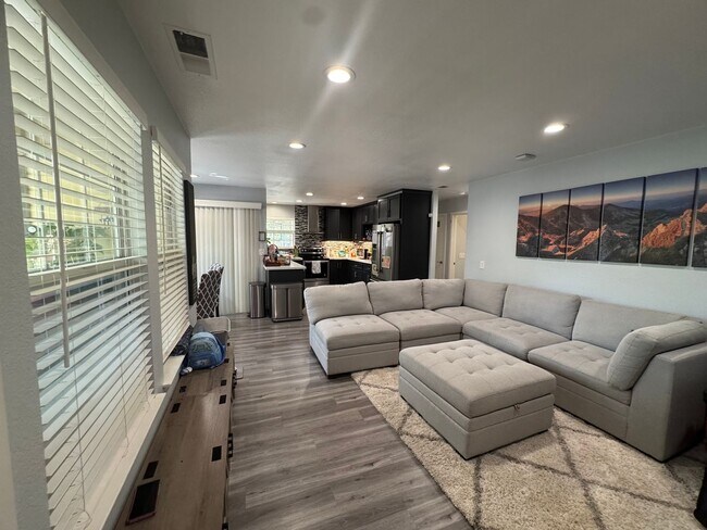 231 3rd St Unit 3
