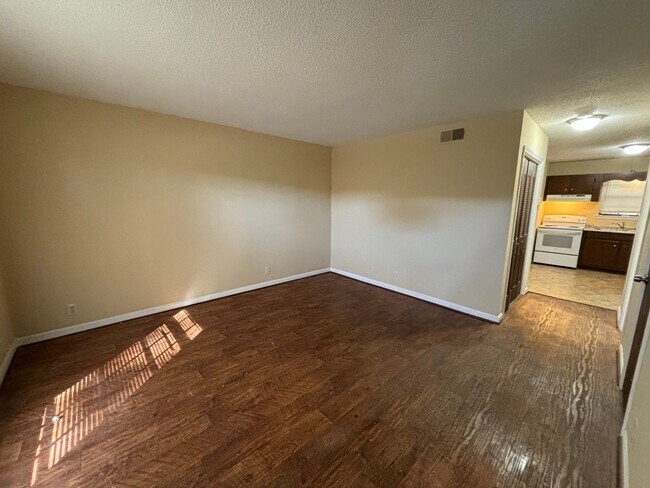 Photo - 301 Chateau Dr SE Unidad Apt 2