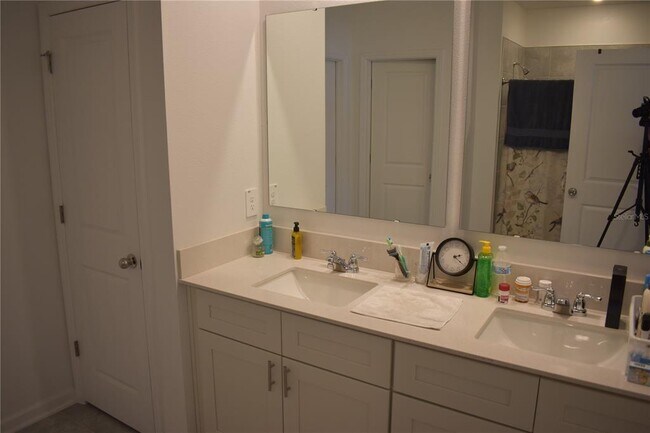 1406 Deepwater Cir
