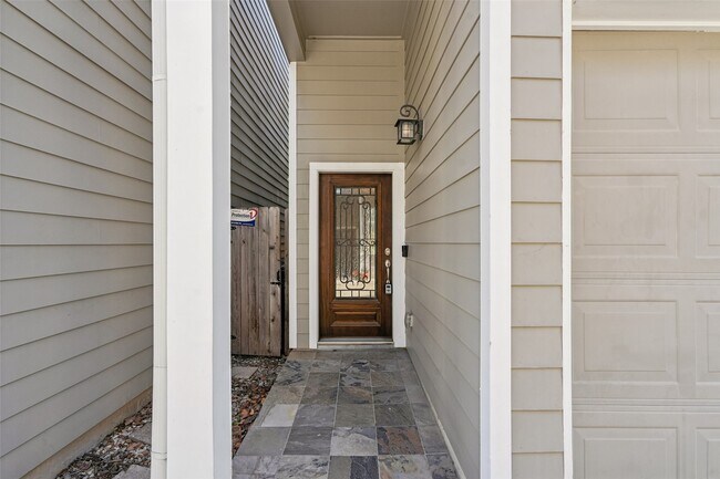 Photo - 902 W 20th St