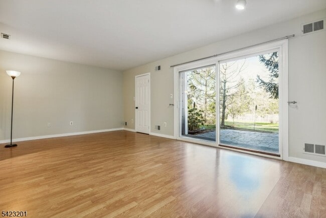 Photo - 155 Northfield Rd