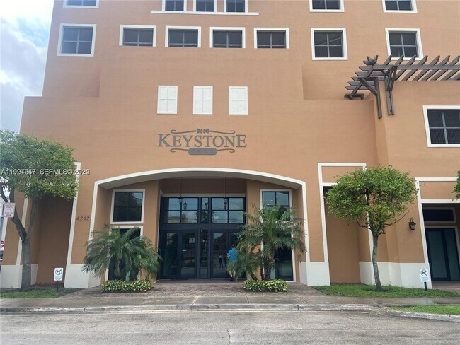 Building Photo - 4242 NW 2nd St Unit 1614