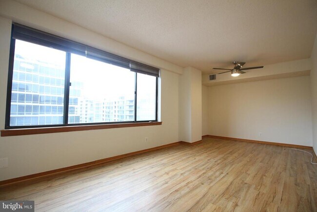 Photo - 3 Washington Cir NW Unit 704