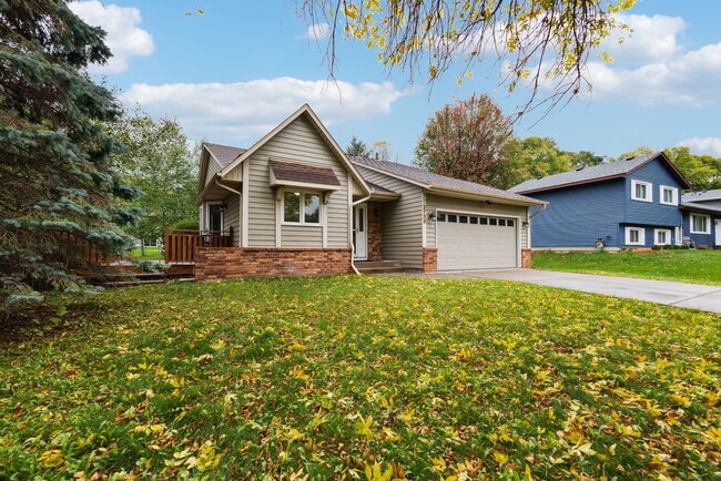 Building Photo - 2738 Chertsey Dr