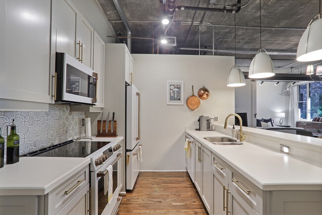 Photo - 3235 Roswell Rd NE