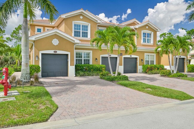 AVAILABLE June 2025 - HUGE Townhome with D... - AVAILABLE June 2025 - HUGE Townhome with D...