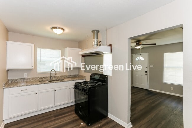 Photo - 8914 Cardella Ave