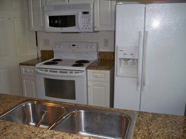 Photo - Saint Charles - Luxury 2 Bedroom, 2 Bathroom Condo