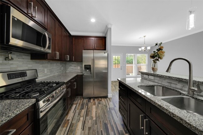 Photo - 4732 Carmen St