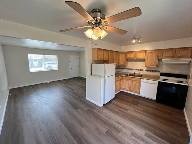 Photo - <b>Refreshed Two Bedroom Sparks Duplex<br><br>