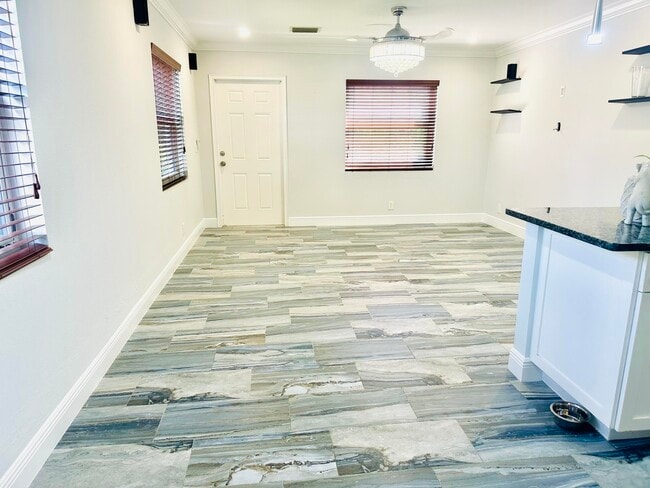 Photo - 1104 Neoga St