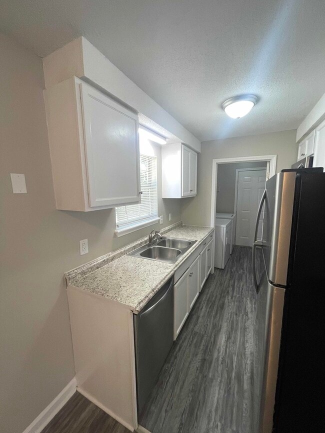 Photo - 641 Miles Ct