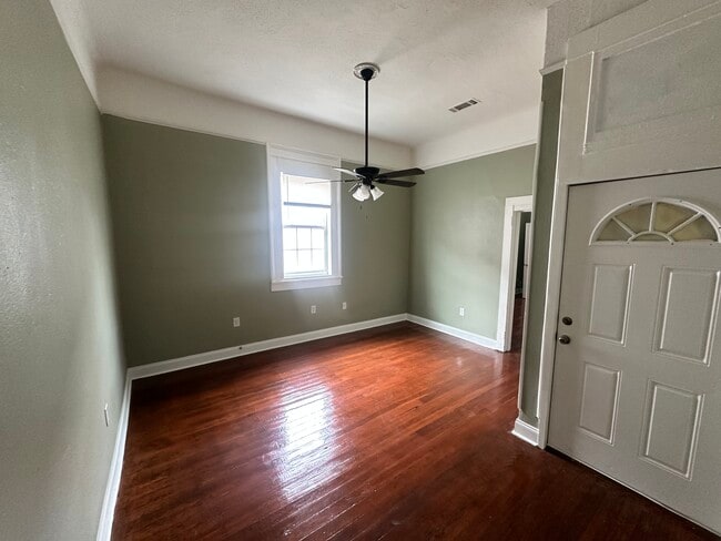 Living room - 2330 Ursulines Ave Unit Apt B