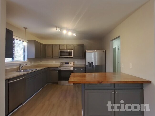 Photo - 2405 Ravine Dr