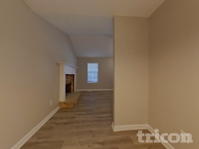 Photo - 210 Legend Dr