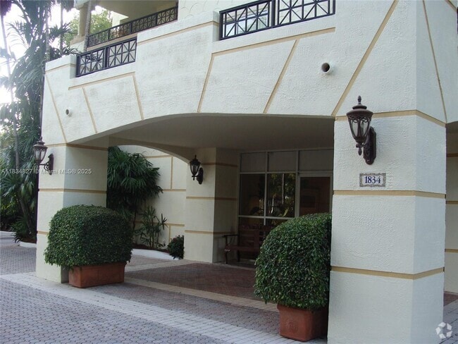 Building Photo - 1834 Brickell Ave Unit 32 Rental