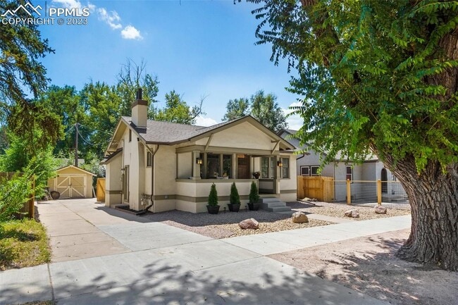 Building Photo - Updated Craftsman, minutes to downtown - 4 bedroom, 2 bath, alley parking + garage