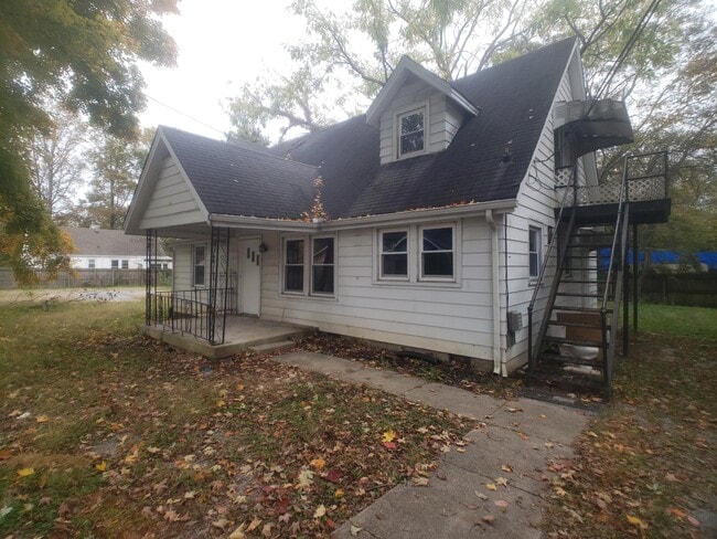 Building Photo - 810 E Vine St