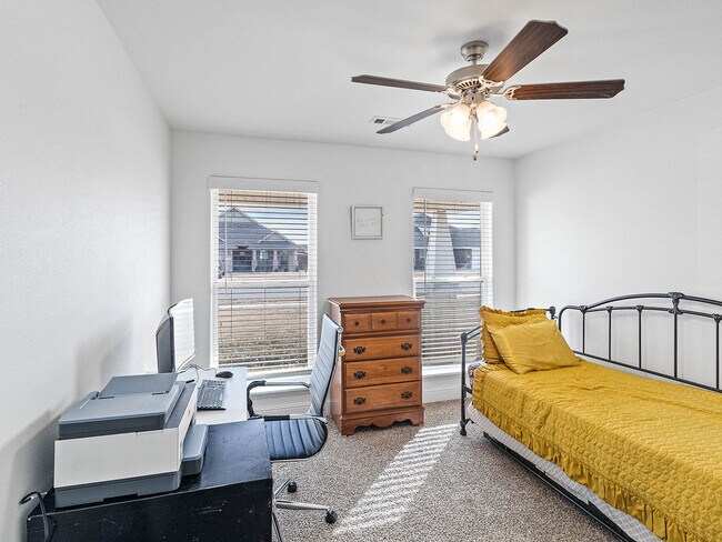 Photo - 2402 England Ln