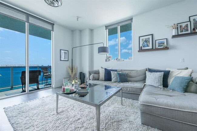 Photo - 700 NE 25th St Unidad 1604