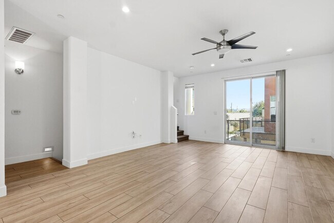 Photo - 820 N 8th Ave