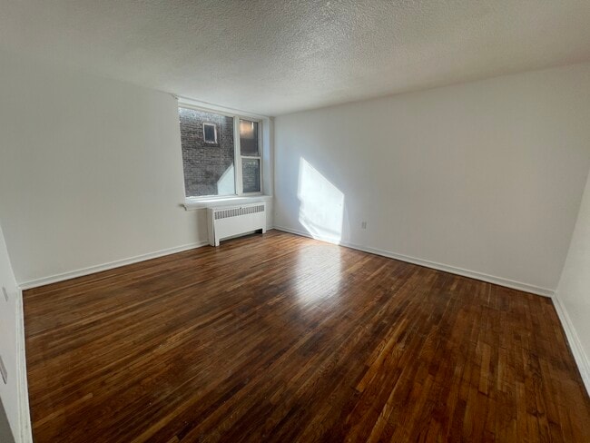 Building Photo - Ground floor Studio apartment Mimico Unit 4