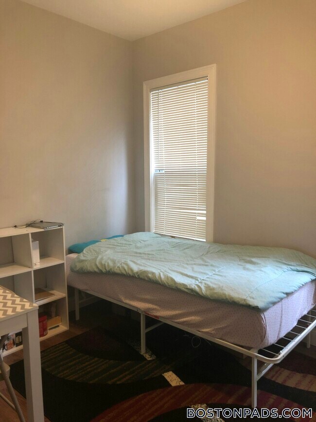 38 Crescent Ave Unit 1