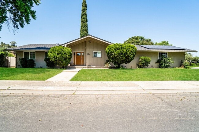Building Photo - Charming Lincoln Village West 3BD Home with Spacious Corner Lot