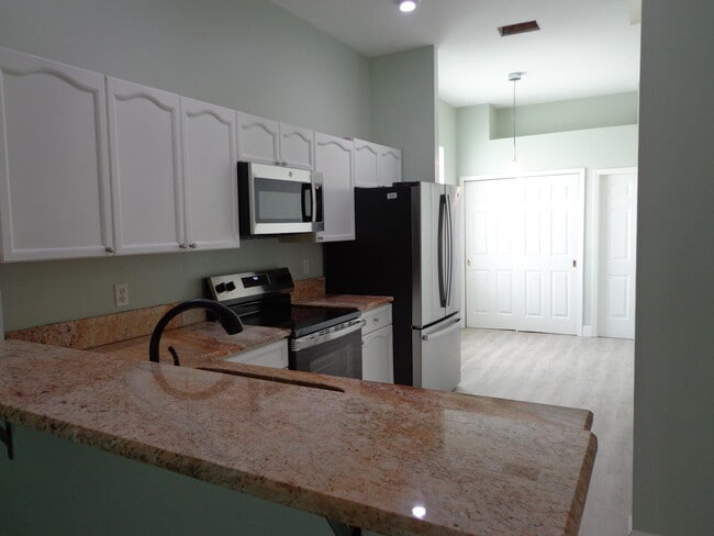 Photo - 890 Lake Wellington Dr