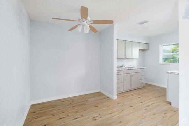 1BR, 1BA - 800SF - Dining Room