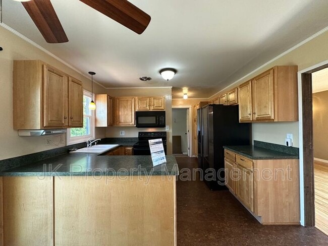 Photo - 710 48th St S