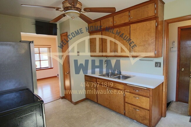 Building Photo - 7126 W Tallmadge Pl