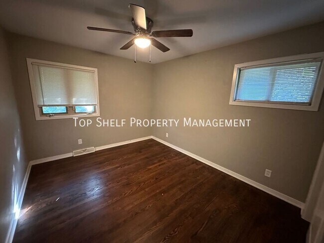 Photo - 3935 Oakshire Rd