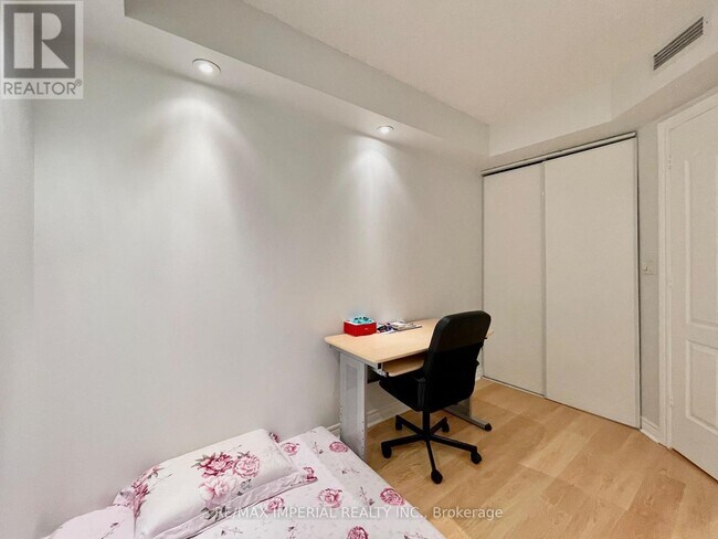 Photo - 38 William Carson Crescent Unité 223