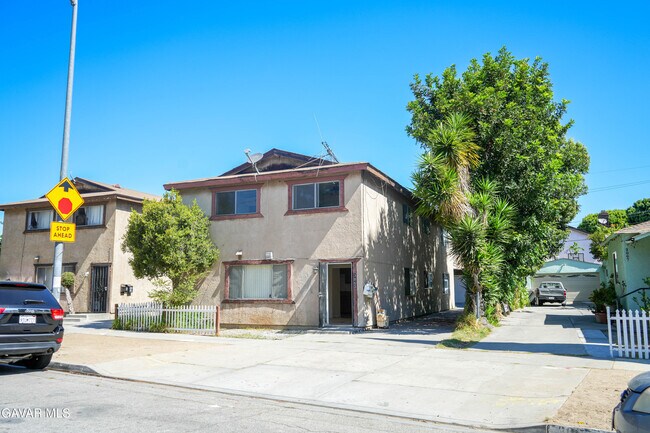 Photo - 3063 Randolph St