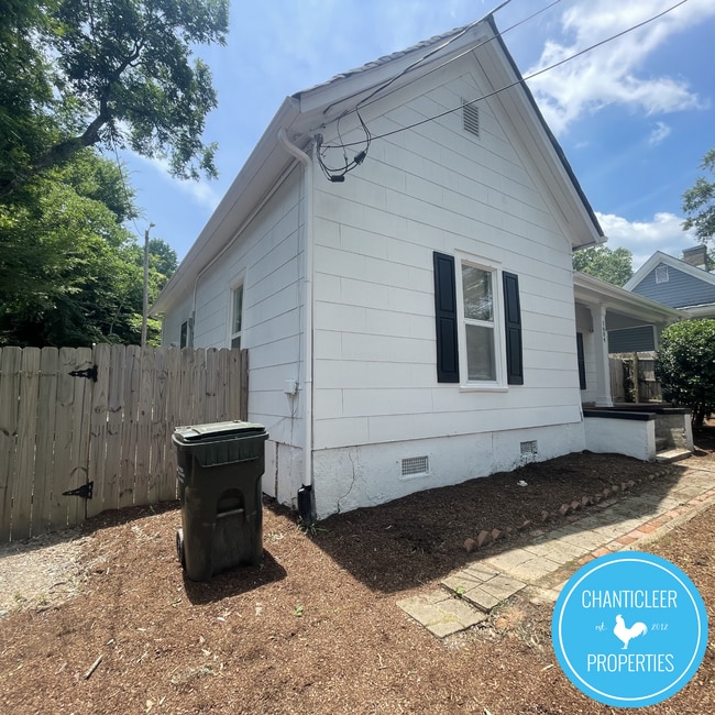 1604 E Main St
