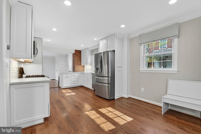 Photo - 3004 Marshall St