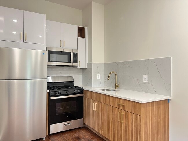 Unit 1 - 44 Van Nostrand Ave Unit 4