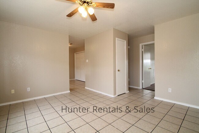 Photo - Spacious & Affordable Living in Northeast ... Unidad A