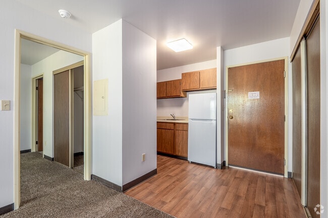 1BR, 1BA - 750SF - Kitchen - Lake Forest Apartments - 62+ Senior Housing