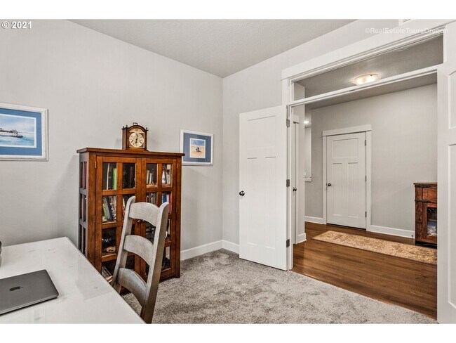 Photo - Stunning 3BD Home in Ridgefield!  Gourmet Kitchen & High End Finishes!