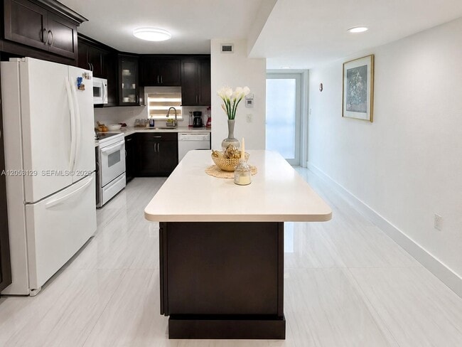 Building Photo - 8990 S Hollybrook Blvd Unit 210