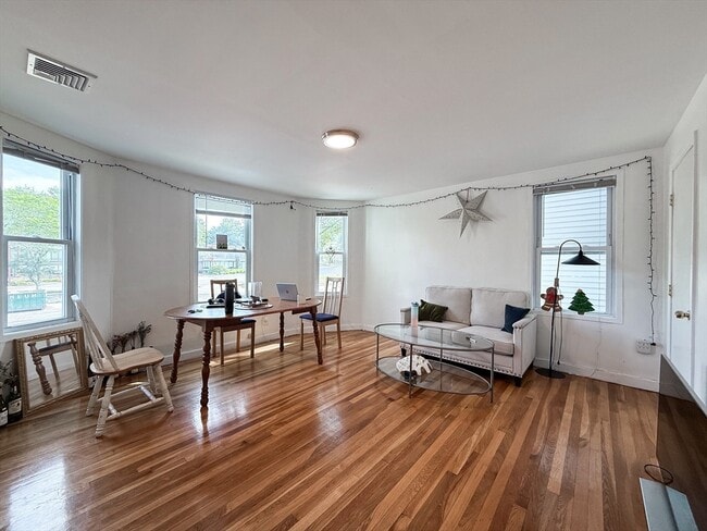 Building Photo - 803 Boylston St Unit B