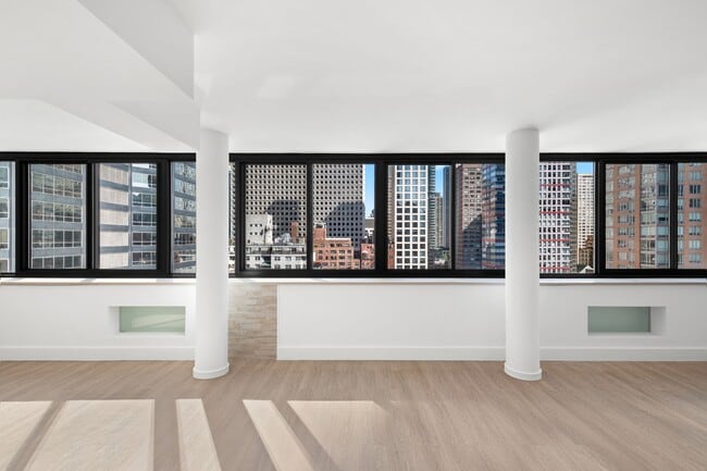 Photo - 224 E 52nd St